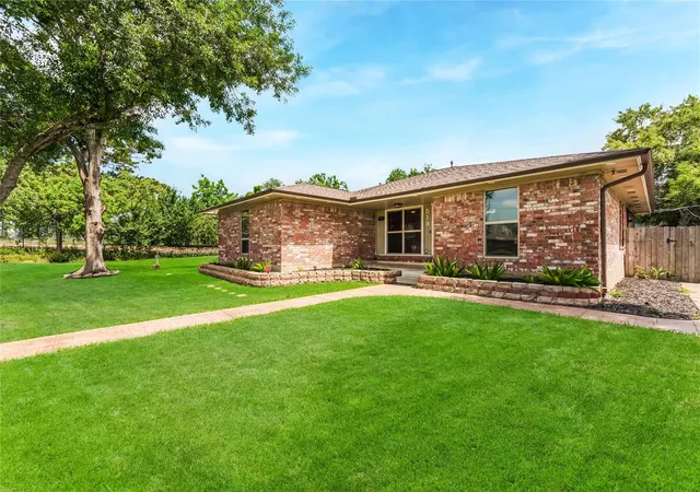 5th image of 519 Fairfield St, Shoreacres, TX 77571 | MLS# 87201327