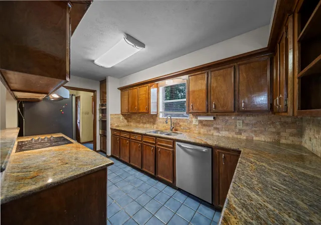 Photo 3 of Sale Pending at 3815 Sunstone Dr, Houston, TX 77068 | MLS# 15856228 | Listing updated on 2026-09-18