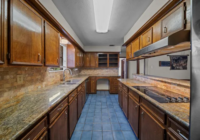 Photo 3 of Sale Pending at 3815 Sunstone Dr, Houston, TX 77068 | MLS# 15856228 | Listing updated on 2026-09-18
