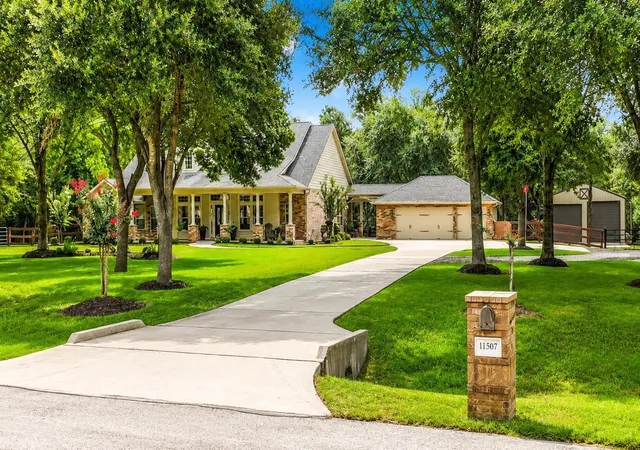 Photo 1 of Sale Pending at 11507 Kingford Ct, Montgomery, TX 77316 | MLS# 85183313 | Listing updated on 2026-09-06