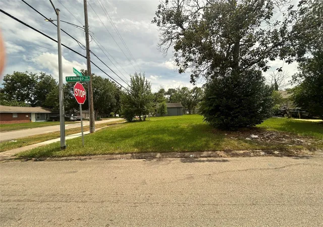 Photo 3 of Sale Pending at 6522 Flamingo Dr, Houston, TX 77087 | MLS# 75331715 | Listing updated on 2026-09-14