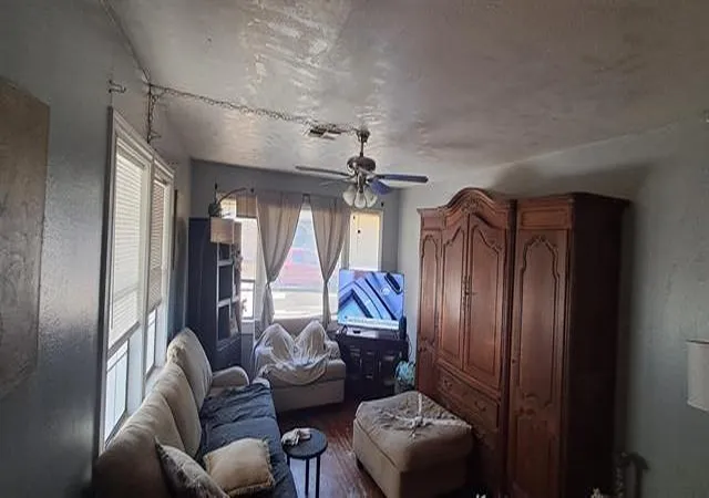 2nd image of 4 Circle C St, Orange, TX 77630 | MLS# 51868273