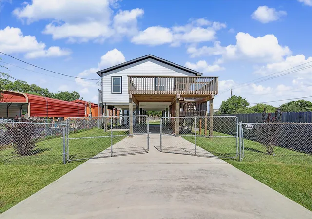 2nd image of 206 19th St, Dickinson, TX 77539 | MLS# 63517728