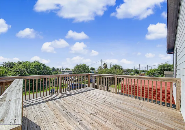 3rd image of 206 19Th St, Dickinson, TX 77539 | MLS# 63517728