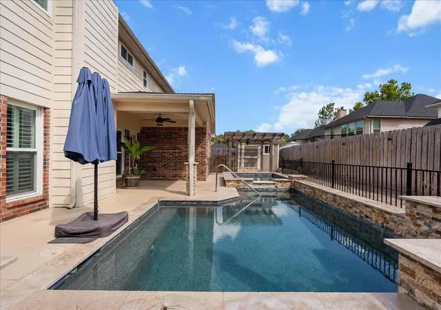 4th image of 1006 Chesterwood Dr, Pearland, TX 77581 | MLS# 2442325