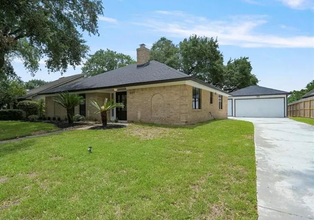 Photo 3 of Single family home for sale at 8811 Tavistock Dr, Houston, TX 77031 | MLS# 73555256 | Listing updated on 2026-04-13