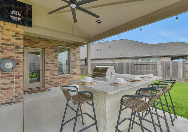 Homes for sale in League City, TX | 2001 Penwern Alley Ln, League City, TX 77573 | MLS# 4501975