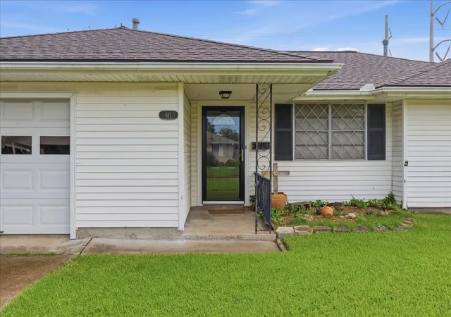 Homes for sale in Nederland, TX | 611 S 16Th St, Nederland, TX 77627 | MLS# 35136191