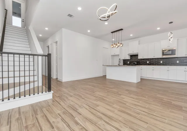 3rd image of 5616 Savyon Dr, Houston, TX 77091 | MLS# 82305788