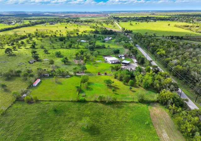 Homes for sale in Rosharon, TX | 11715 County Road 48, Rosharon, TX 77583 | MLS# 23194089