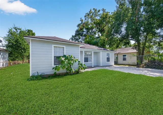 Photo 2 of Single family home for sale at 7542 Bywood St, Houston, TX 77028 | MLS# 4347076 | Listing updated on 2026-09-12