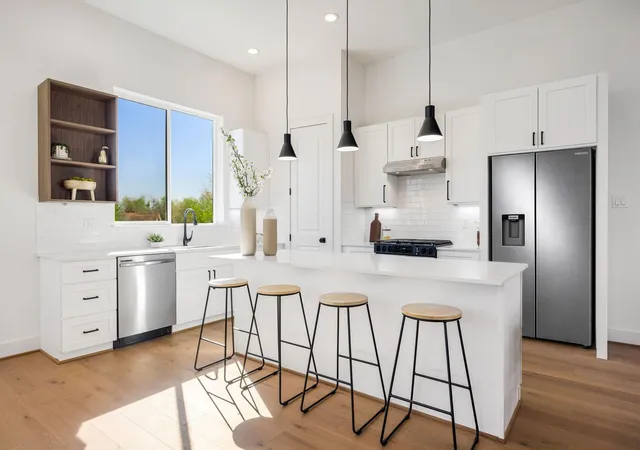 2nd image of 2810 Mills St, Houston, TX 77026 | MLS# 41930047
