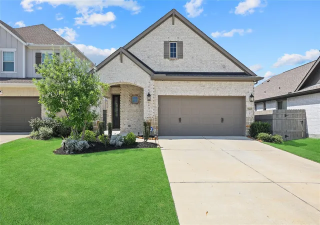Photo 2 of Single family home for sale at 15611 Rising Wren Ct, Conroe, TX 77302 | MLS# 35948238 | Listing updated on 2026-08-06