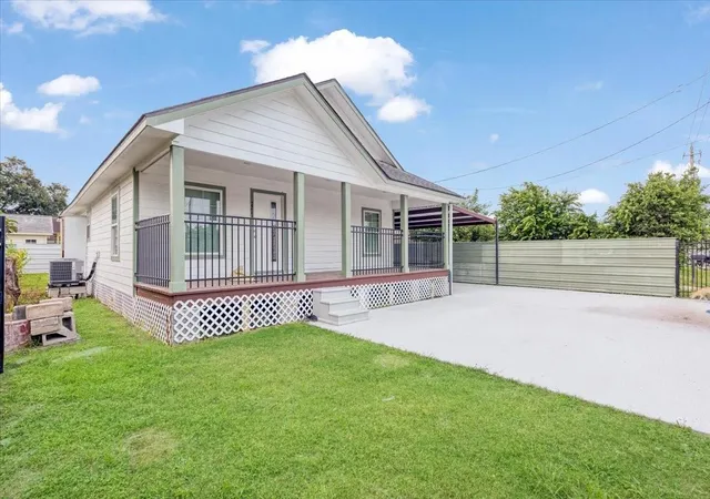 Photo 2 of Single family home for sale at 7211 Boyce St, Houston, TX 77020 | MLS# 19058294 | Listing updated on 2026-08-08