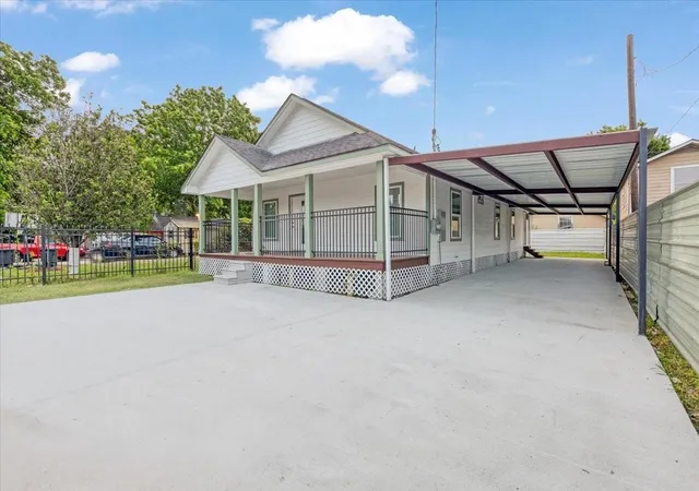 Photo 3 of Single family home for sale at 7211 Boyce St, Houston, TX 77020 | MLS# 19058294 | Listing updated on 2026-08-08