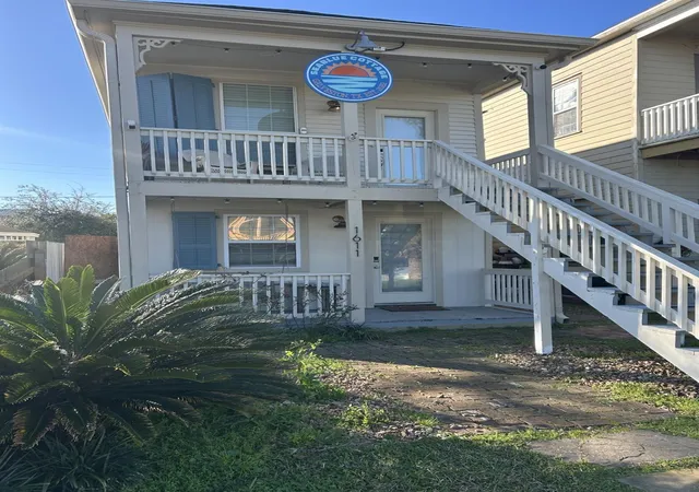 Listing Photo 4 - Condo for sale in building located at 1611th Ave N 1/2, Galveston, TX 77550