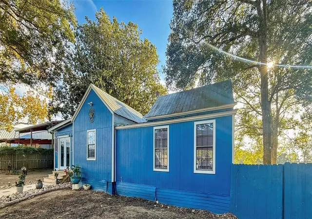 Photo 2 of Single family home for sale at 841 S Loop 497, Bellville, TX 77418 | MLS# 17039877 | Listing updated on 2026-06-19