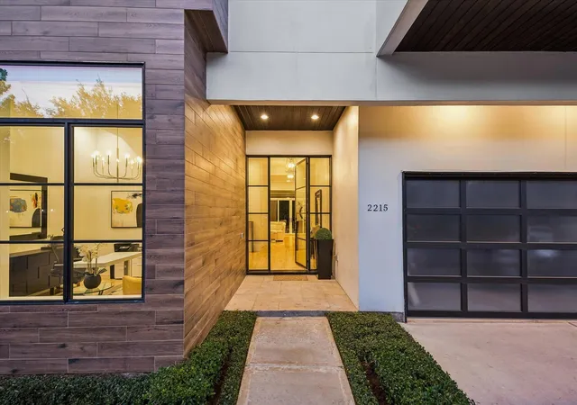 2nd image of 2215 Driscoll St, Houston, TX 77019 | MLS# 97753084