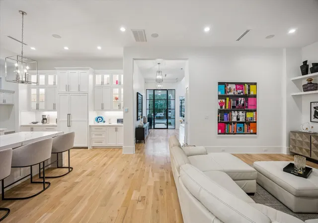 4th image of 2215 Driscoll St, Houston, TX 77019 | MLS# 97753084
