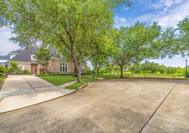 Photo 4 of Single family home for sale at 4111 Thistle Hl Ct, Sugar Land, TX 77479 | MLS# 47513811 | Listing updated on 2026-10-07