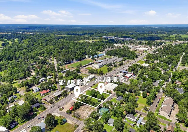 15th image of 614 W Church St, Livingston, TX 77351 | MLS# 56723567