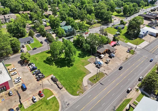 3rd image of 614 W Church St, Livingston, TX 77351 | MLS# 56723567