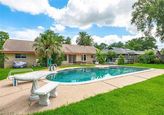Photo 2 of Single family home for sale at 1222 24th Avenue N, Texas City, TX 77590 | MLS# 6155937 | Listing updated on 2026-08-22
