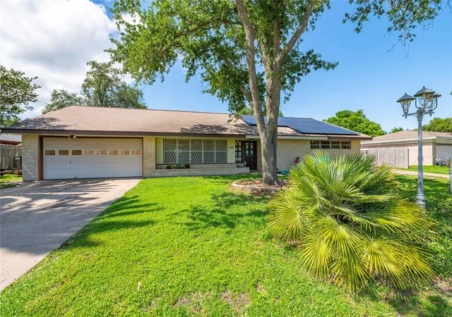 Photo 3 of Single family home for sale at 1222 24th Avenue N, Texas City, TX 77590 | MLS# 6155937 | Listing updated on 2026-08-22