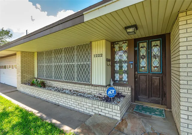 Photo 3 of Single family home for sale at 1222 24th Avenue N, Texas City, TX 77590 | MLS# 6155937 | Listing updated on 2026-08-22