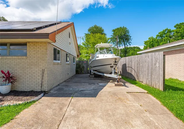 Photo 4 of Single family home for sale at 1222 24th Avenue N, Texas City, TX 77590 | MLS# 6155937 | Listing updated on 2026-08-22