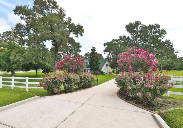 2nd image of 34310 High Point Dr, Magnolia, TX 77355 | MLS# 89743667
