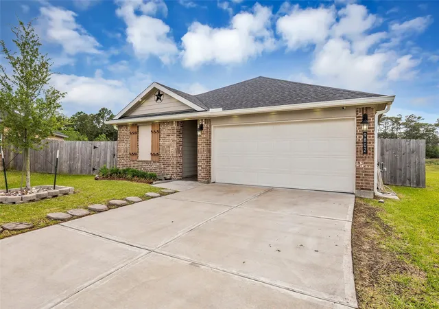 Photo 2 of Single family home for sale at 9802 Palm Royal Dr, Baytown, TX 77521 | MLS# 75021191 | Listing updated on 2026-06-04