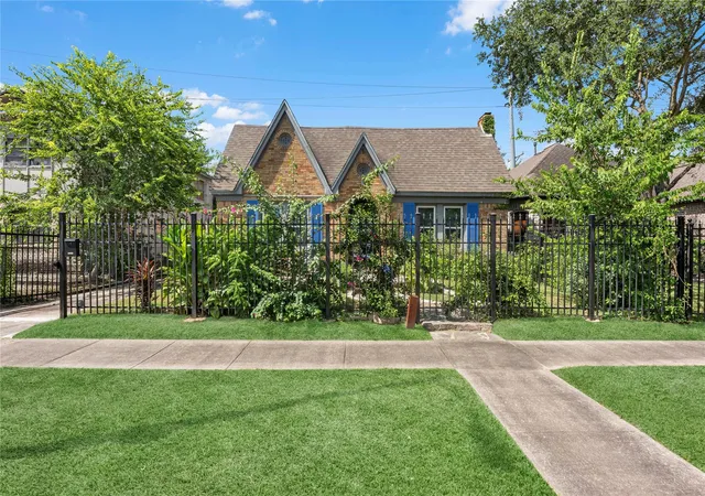 4th image of 2906 Rosewood St, Houston, TX 77004 | MLS# 86483258