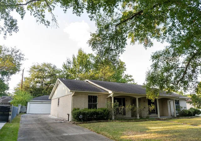 Photo 2 of Single family home for sale at 8526 Dashwood Dr, Houston, TX 77036 | MLS# 69839698 | Listing updated on 2026-09-16