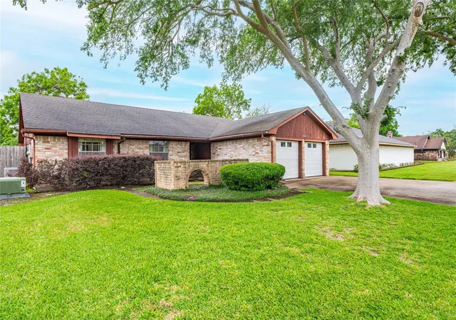 2nd image of 10223 Kirkglen Dr, Houston, TX 77089 | MLS# 55436441