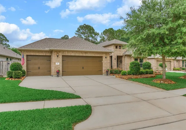 Photo 1 of Single family home for sale at 11 S Sandbells Park Ln, Montgomery, TX 77316 | MLS# 13379625 | Listing updated on 2026-09-08