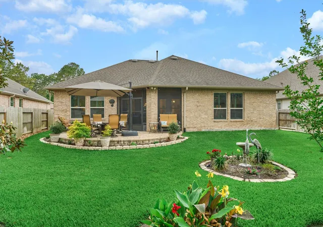 Photo 2 of Single family home for sale at 11 S Sandbells Park Ln, Montgomery, TX 77316 | MLS# 13379625 | Listing updated on 2026-09-08