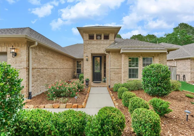 Photo 4 of Single family home for sale at 11 S Sandbells Park Ln, Montgomery, TX 77316 | MLS# 13379625 | Listing updated on 2026-09-08