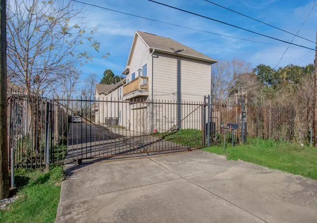 2nd image of 4505 Maggie St #A, Houston, TX 77051 | MLS# 51001289