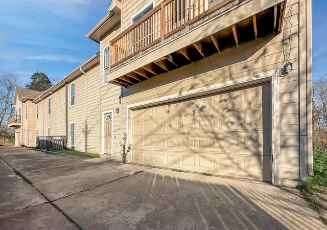 3rd image of 4505 Maggie St, Houston, TX 77051
