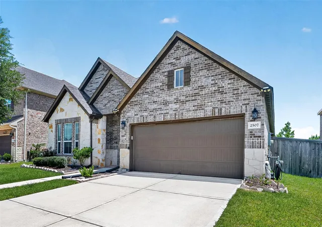 Photo 2 of Single family home for sale at 2507 Hatton Ter Ln, Houston, TX 77089 | MLS# 80915755 | Listing updated on 2026-09-09