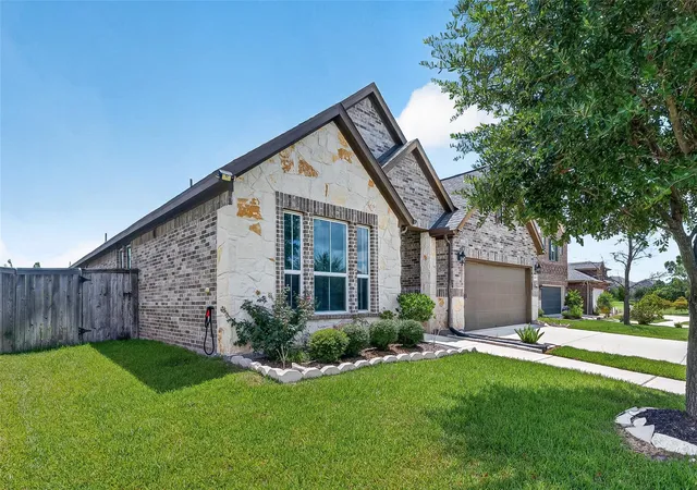 Photo 3 of Single family home for sale at 2507 Hatton Ter Ln, Houston, TX 77089 | MLS# 80915755 | Listing updated on 2026-09-09