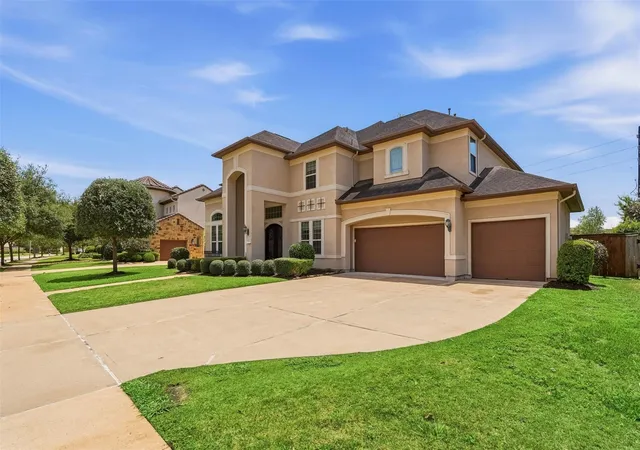 3rd image of 6011 Abercombie Ln, Sugar Land, TX 77479 | MLS# 853073