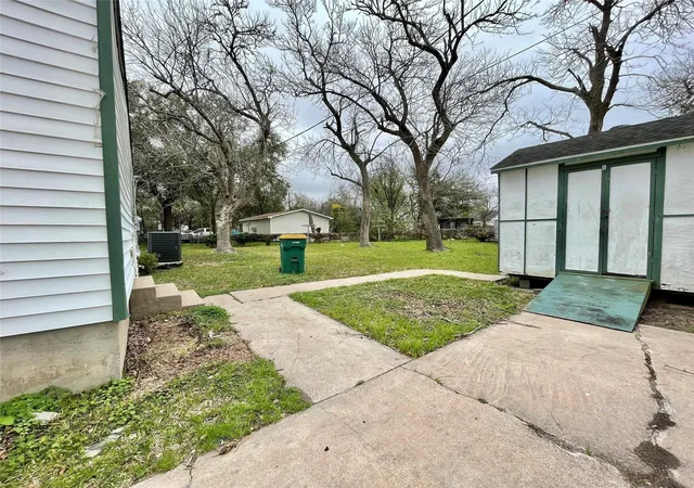 Homes for sale in La Marque, TX | 1827 Neuman St, La Marque, TX 77568 | MLS# 28640561
