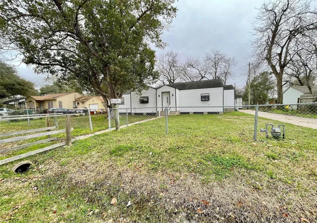 Homes for sale in La Marque, TX | 1827 Neuman St, La Marque, TX 77568 | MLS# 28640561