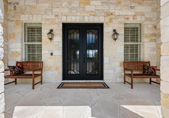 Photo 3 of Single family home for sale at 27017 Masters Pkwy, Spicewood, TX 78669 | MLS# 18216162 | Listing updated on 2026-09-16