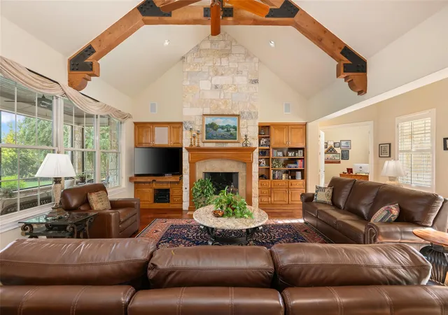 Photo 3 of Single family home for sale at 27017 Masters Pkwy, Spicewood, TX 78669 | MLS# 18216162 | Listing updated on 2026-09-16