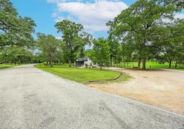 Homes for sale in Brenham, TX | 2283 Tigerpoint Rd, Brenham, TX 77833 | MLS# 37742501