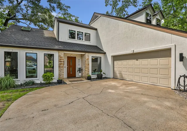 Photo 3 of Single family home for sale at 8210 Magnolia Glen Dr, Humble, TX 77346 | MLS# 89469111 | Listing updated on 2026-08-27