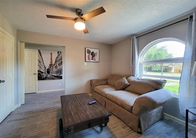 4th image of 9306 Bankside Dr, Houston, TX 77031 | MLS# 81813259